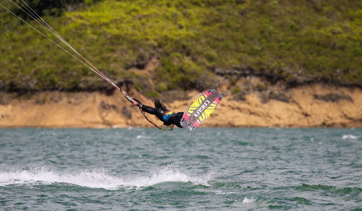 Wakeboarding Hand Signals Every Rider Should Know